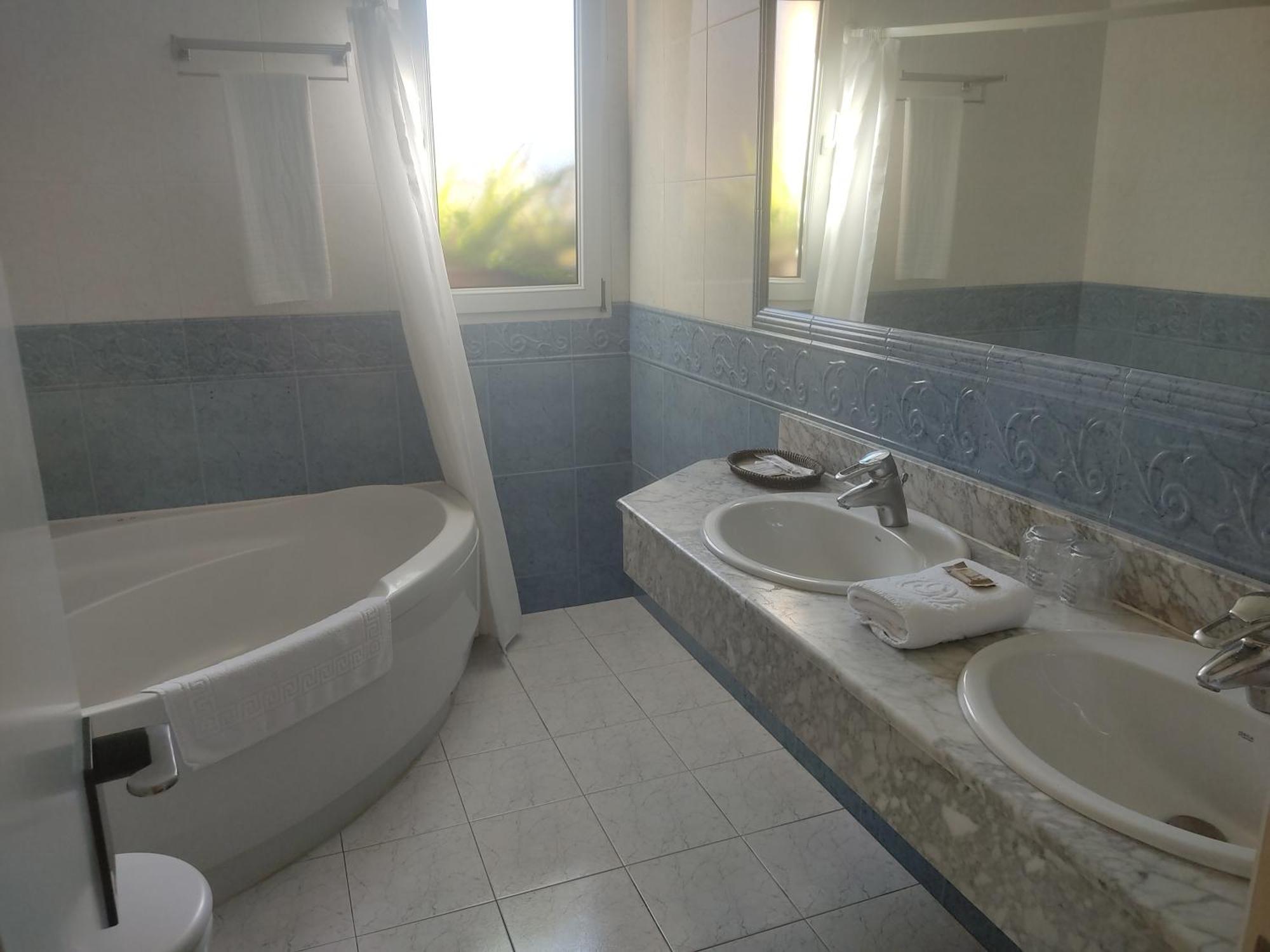 Hotel Suite Miono Castro Urdiales Exterior foto